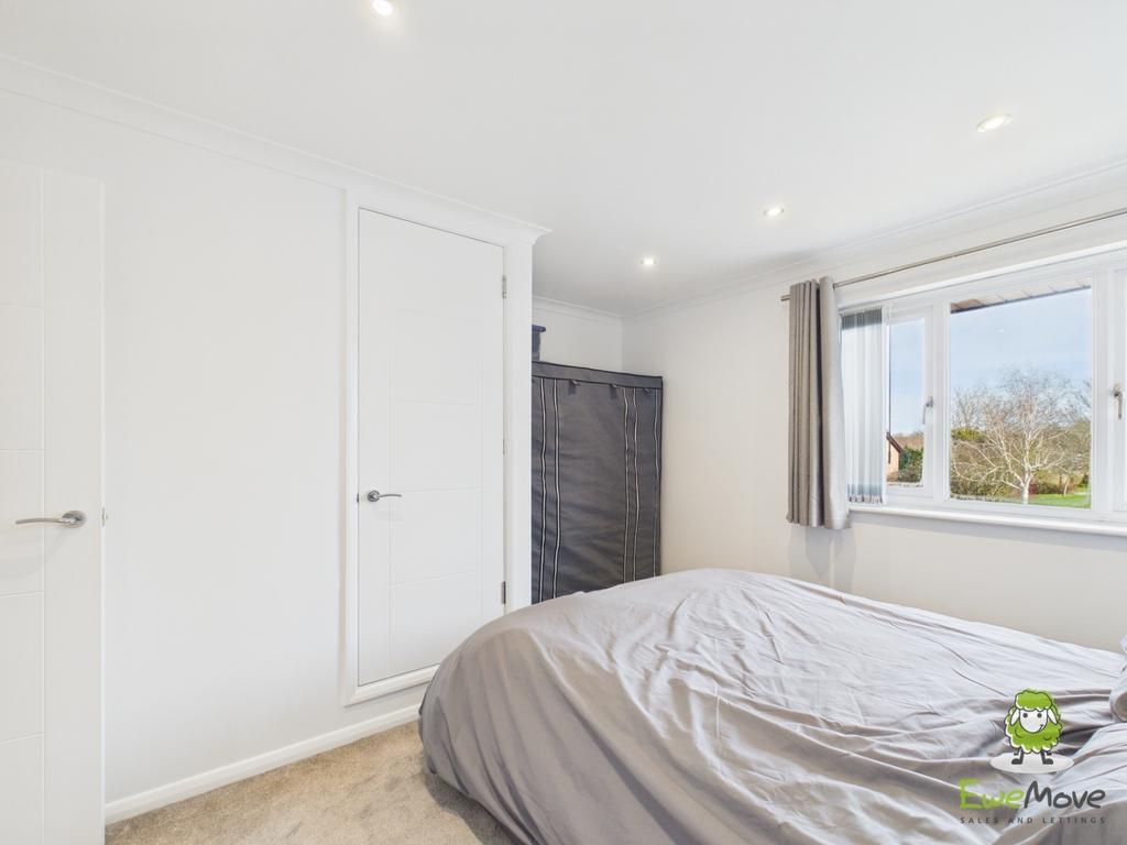 Ewe Move Estate Agents Basingstoke - Lapin Lane Hat