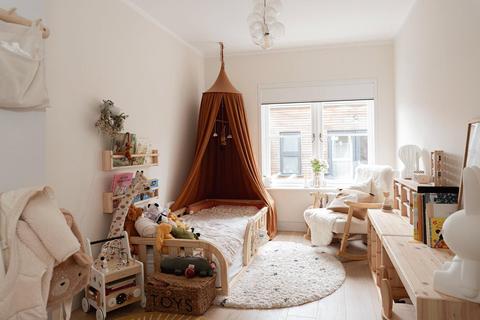 2 bedroom apartment for sale, Frithville Gardens, London, W12