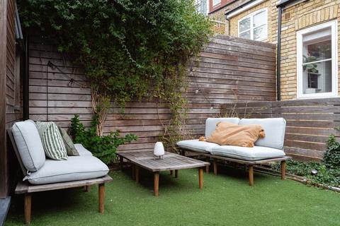 2 bedroom apartment for sale, Frithville Gardens, London, W12