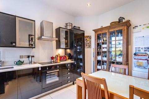 2 bedroom apartment to rent, Portsea Place, London W2