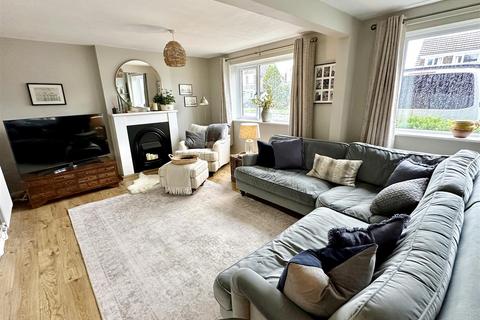 3 bedroom semi-detached house for sale, Newport Drive, Alcester