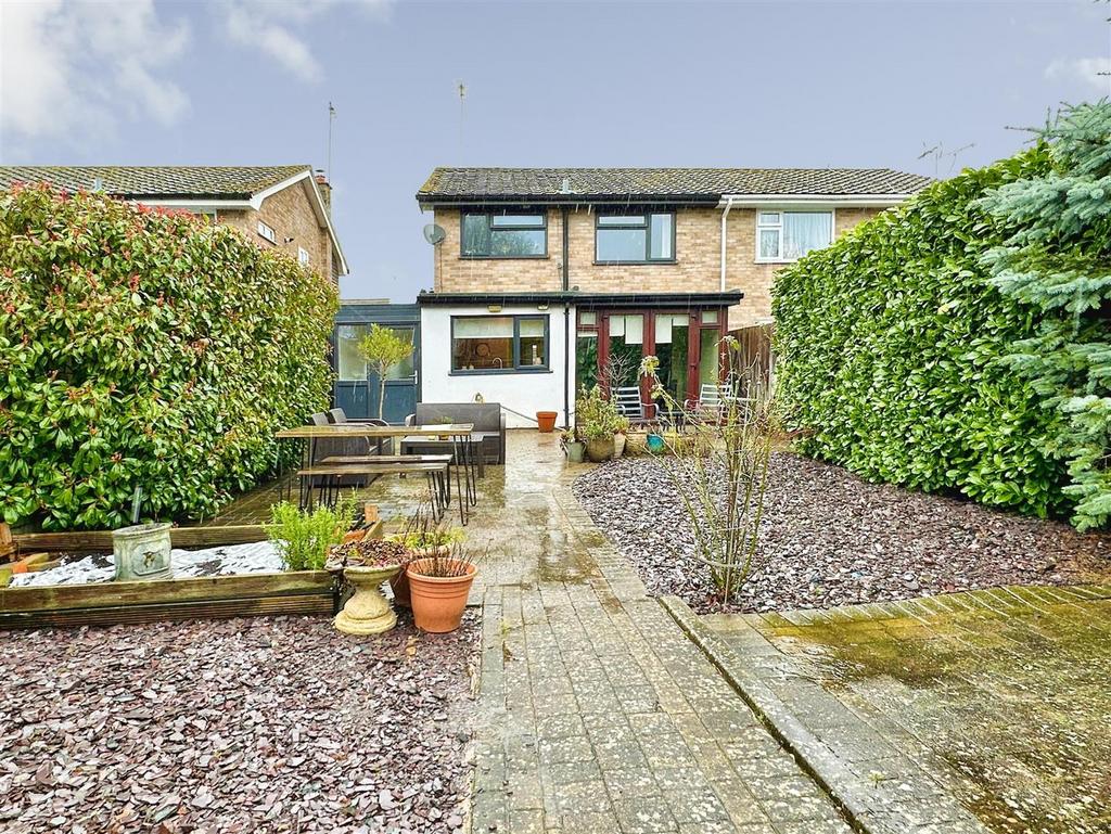 Garden to house
