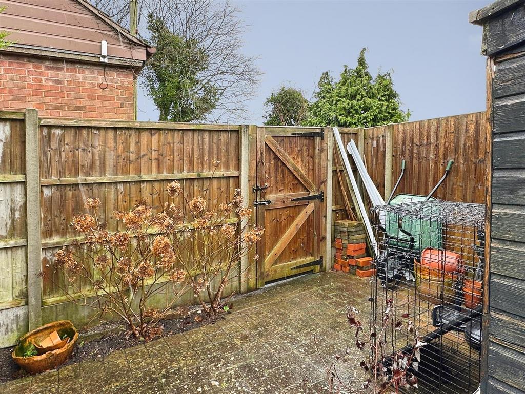 Rear gate
