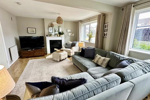 3 bedroom semi-detached house for sale, Newport Drive, Alcester
