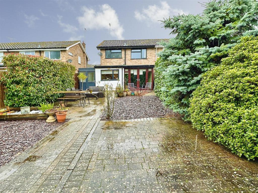 Garden to house