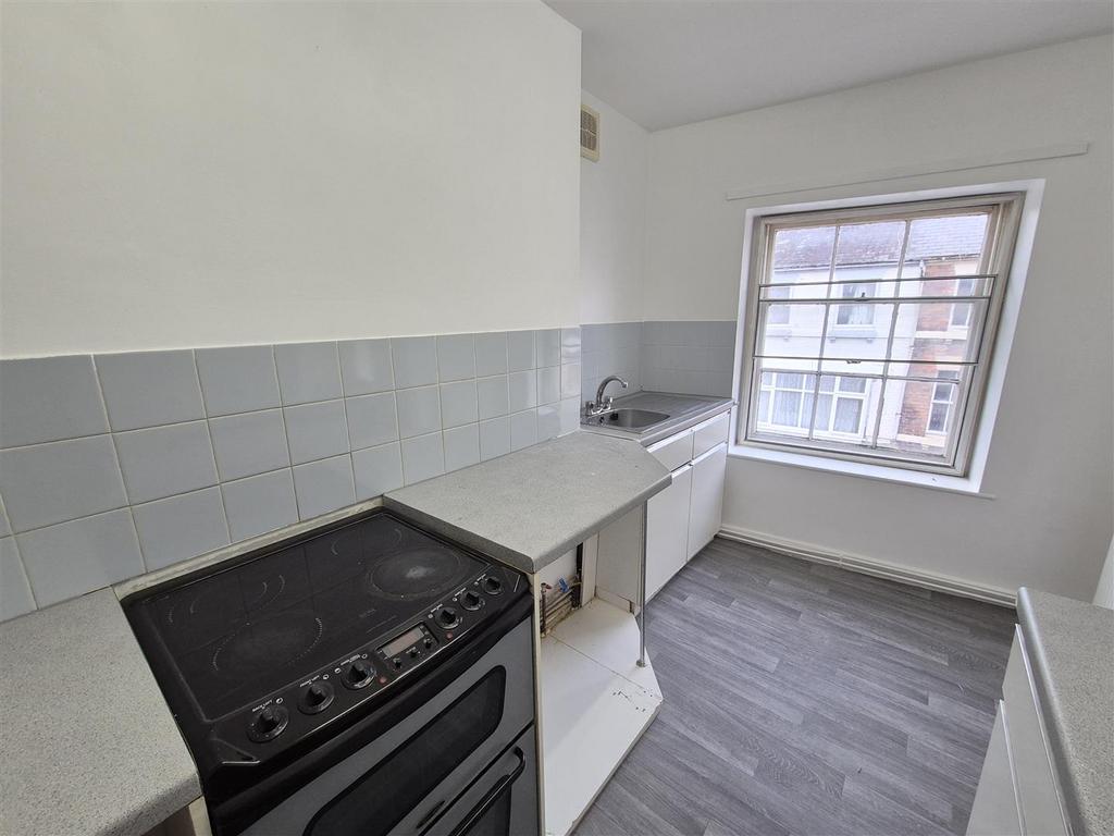 Kitchen 2.jpg