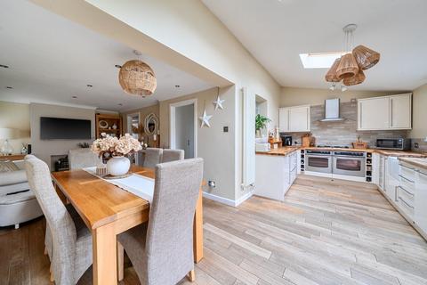 4 bedroom detached house for sale, Hillbury Avenue, Andover, SP10 2LZ