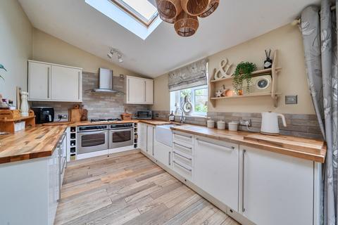 4 bedroom detached house for sale, Hillbury Avenue, Andover, SP10 2LZ