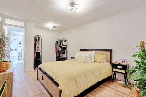 2 bedroom apartment for sale, Canon Court, Basildon, SS13