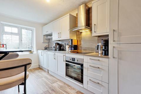 2 bedroom apartment for sale, Canon Court, Basildon, SS13
