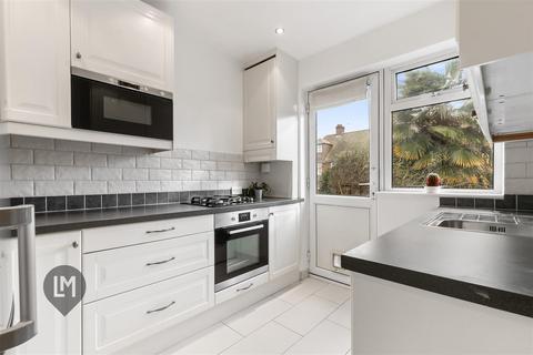 2 bedroom maisonette to rent, Gunners Road, London
