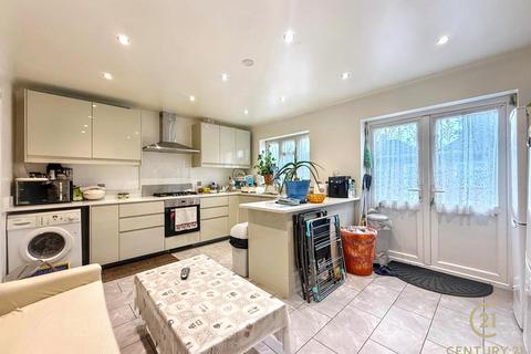 3 bedroom semi-detached house for sale, Princes Park Avenue, HAYES UB3