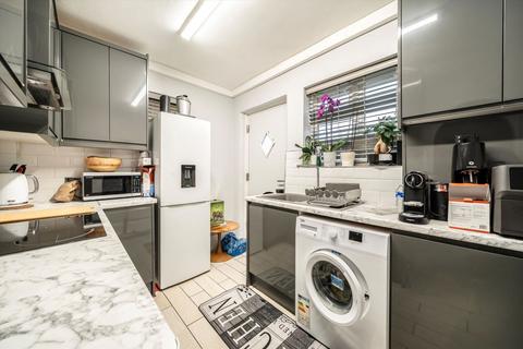 2 bedroom flat to rent, Redesdale Gardens, Isleworth TW7