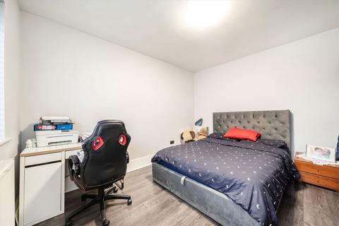 2 bedroom flat to rent, Redesdale Gardens, Isleworth TW7