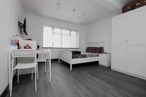 undefined, Wellington Avenue, Hounslow TW3