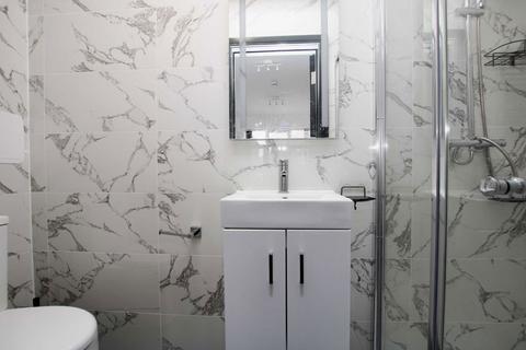 undefined, Wellington Avenue, Hounslow TW3