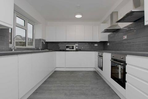 undefined, Wellington Avenue, Hounslow TW3