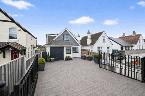 4 bedroom detached house for sale, Baldwin Road, Sheerness, ME12