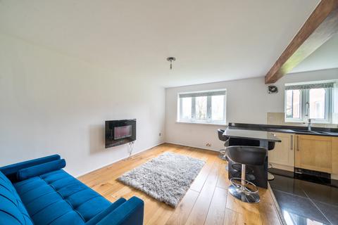 1 bedroom flat for sale, Blackdown Close, London, N2