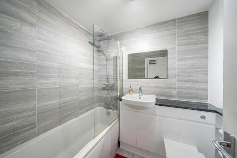 1 bedroom flat for sale, Blackdown Close, London, N2