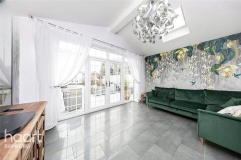 undefined, Park Lane, Hornchurch, RM11 1EQ
