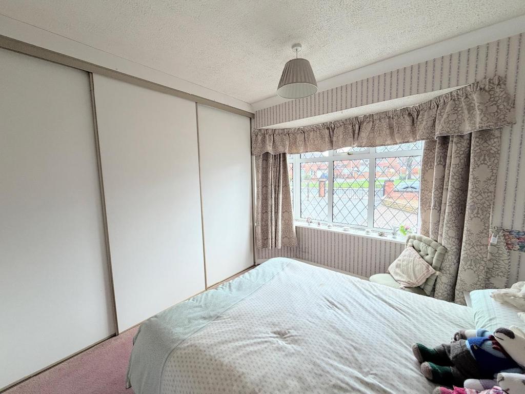 Bedroom 2 ( rear)