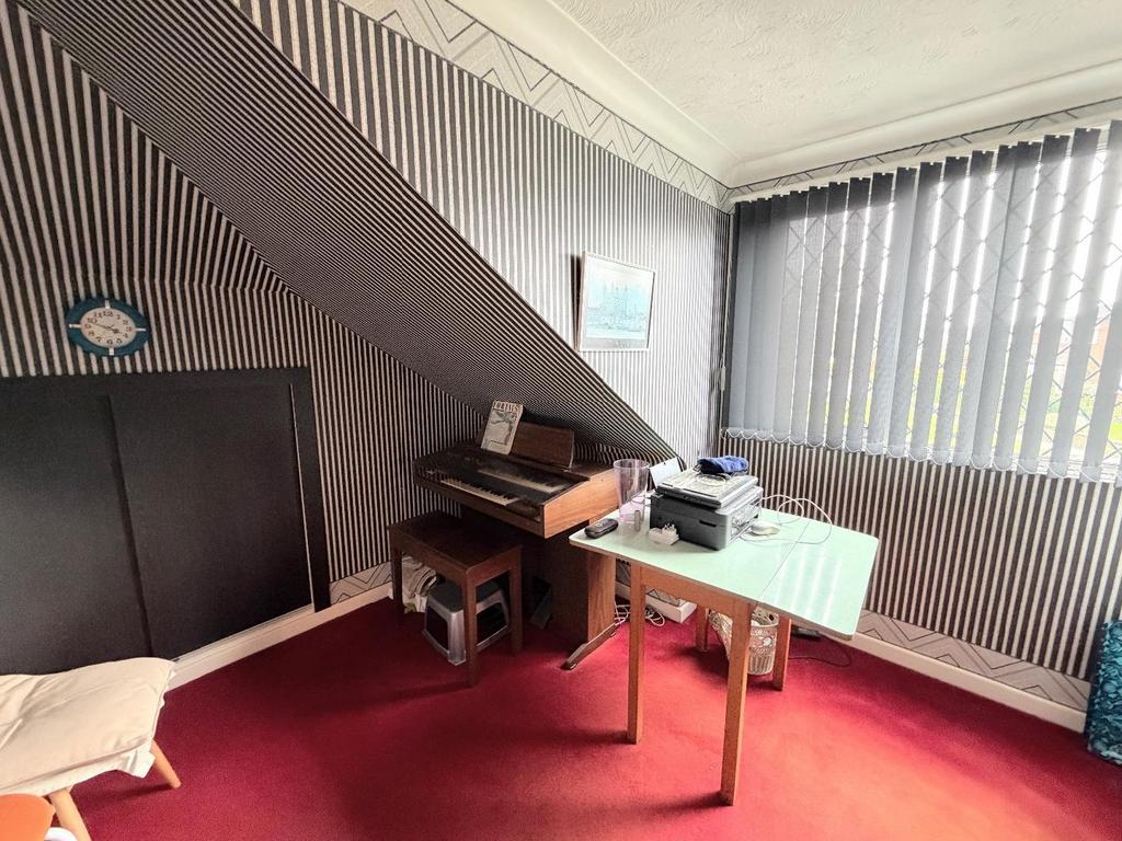 Bedroom 3 / study)
