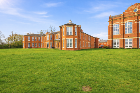 3 bedroom duplex for sale, Wilde Court, Napsbury Park AL2