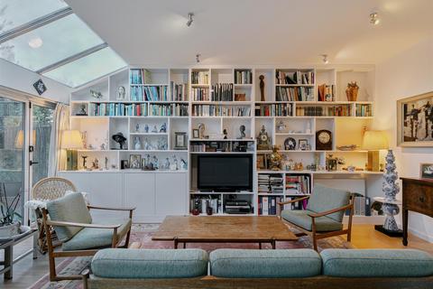 3 bedroom flat for sale, Chatsworth Road, London NW2