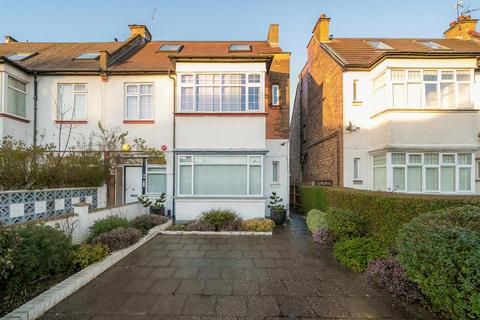 3 bedroom flat for sale, Chatsworth Road, London NW2