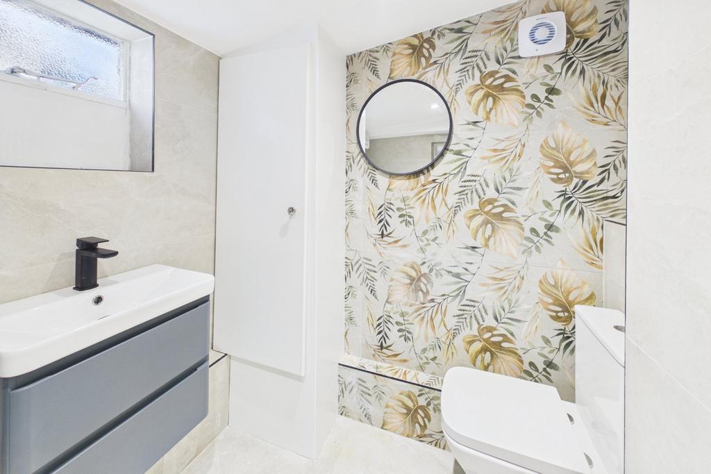 Cloakroom/Wc