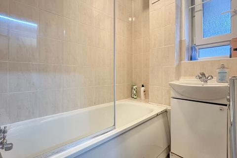 3 bedroom flat to rent, HERBERT HOUSE, OLD CASTLE STREET, London, England, E1