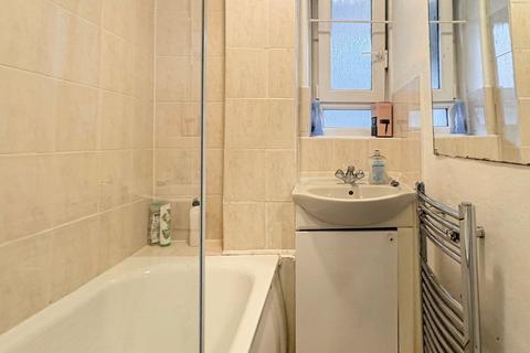 3 bedroom flat to rent, HERBERT HOUSE, OLD CASTLE STREET, London, England, E1