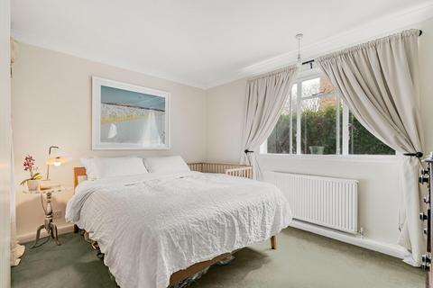 3 bedroom flat for sale, Herne Hill Road, London, SE24
