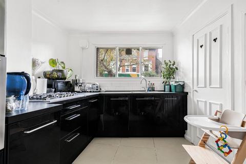 3 bedroom flat for sale, Herne Hill Road, London, SE24