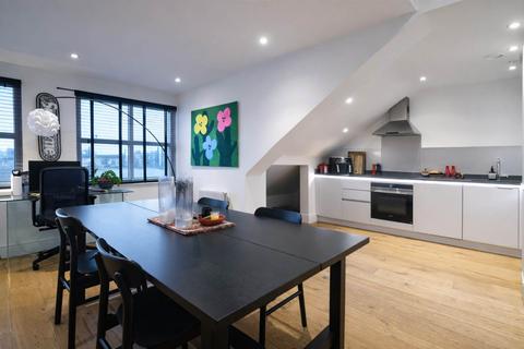 2 bedroom flat for sale, Parkgate House, Great North Road, Hatfield