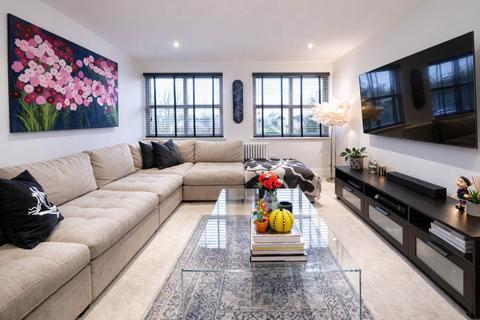 2 bedroom flat for sale, Parkgate House, Great North Road, Hatfield