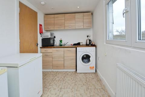 Studio to rent, Ripon Gardens, Ilford