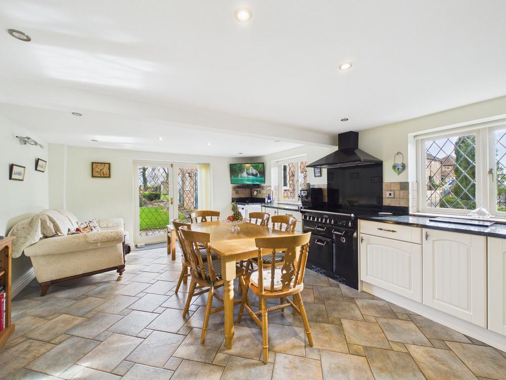 Dining kitchen