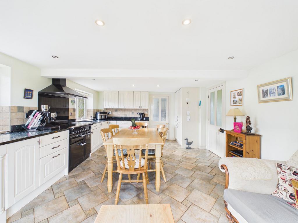 Dining kitchen
