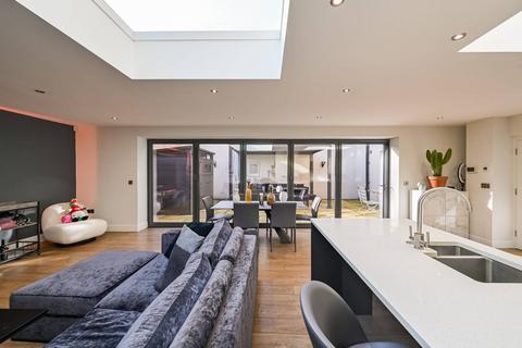 3 bedroom flat for sale, Islington High Street, N1, Angel, London, N1