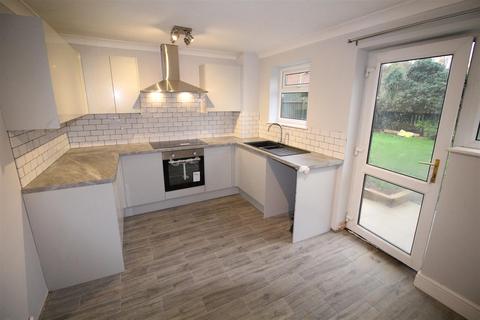 3 bedroom semi-detached house to rent, BRACKEN DRIVE