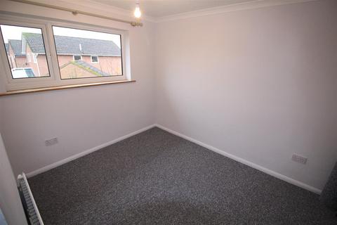 3 bedroom semi-detached house to rent, BRACKEN DRIVE