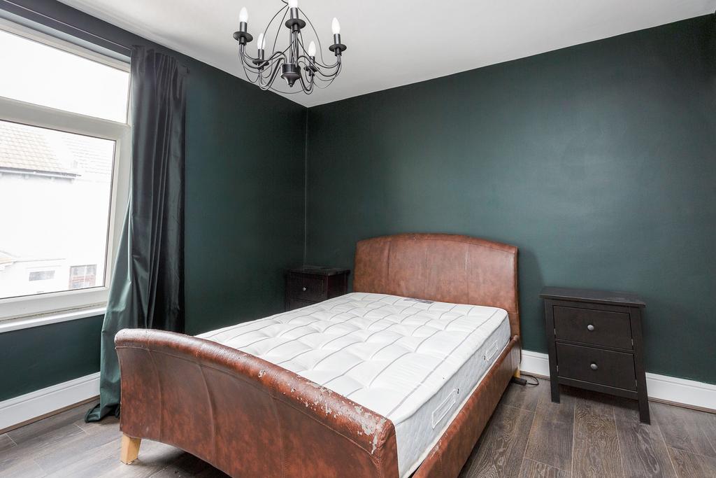 Bedroom 1.jpg