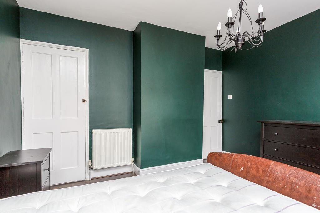 Bedroom 1.jpg