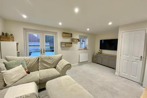 3 bedroom semi-detached house for sale, Fontwell Drive, Towcester