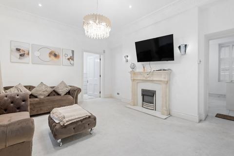 2 bedroom flat to rent, De Vere Gardens, London
