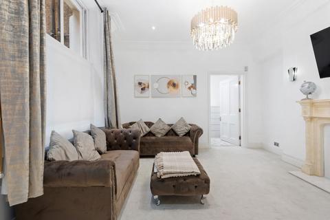 2 bedroom flat to rent, De Vere Gardens, London