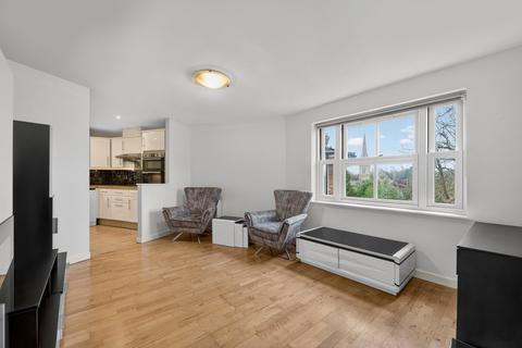 2 bedroom flat to rent, Kings Court, 1 Bessborough Road, London