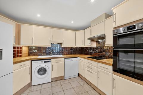2 bedroom flat to rent, Kings Court, 1 Bessborough Road, London